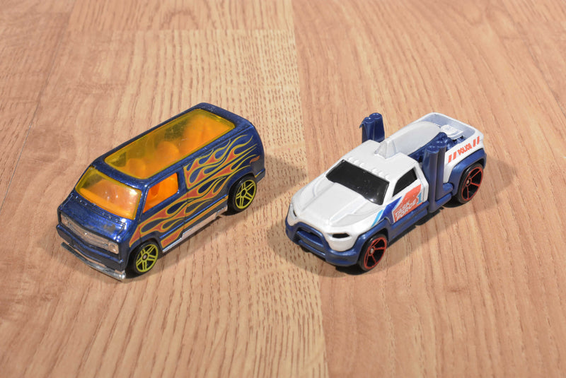 Mattel Hot Wheels 5 Cars Van 2 Police Volkswagon Wheelies