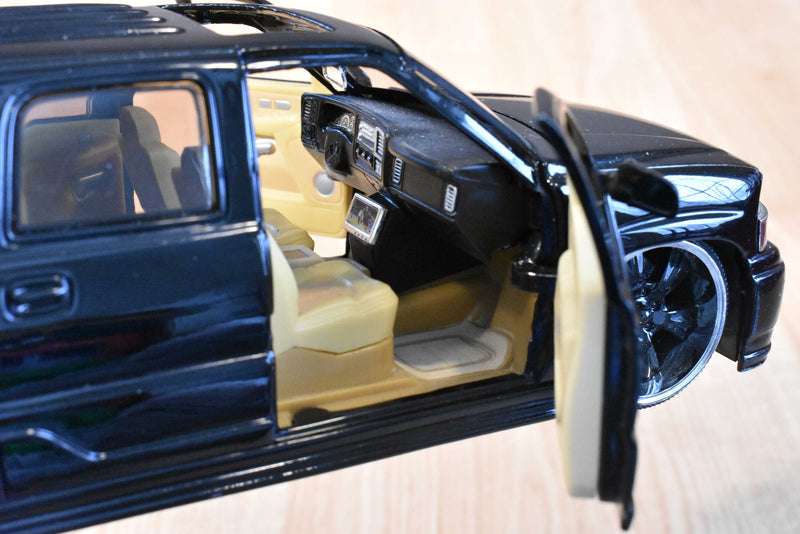 Jada Toy Diecast DUB City Black 2002 GMC Yukon Denali