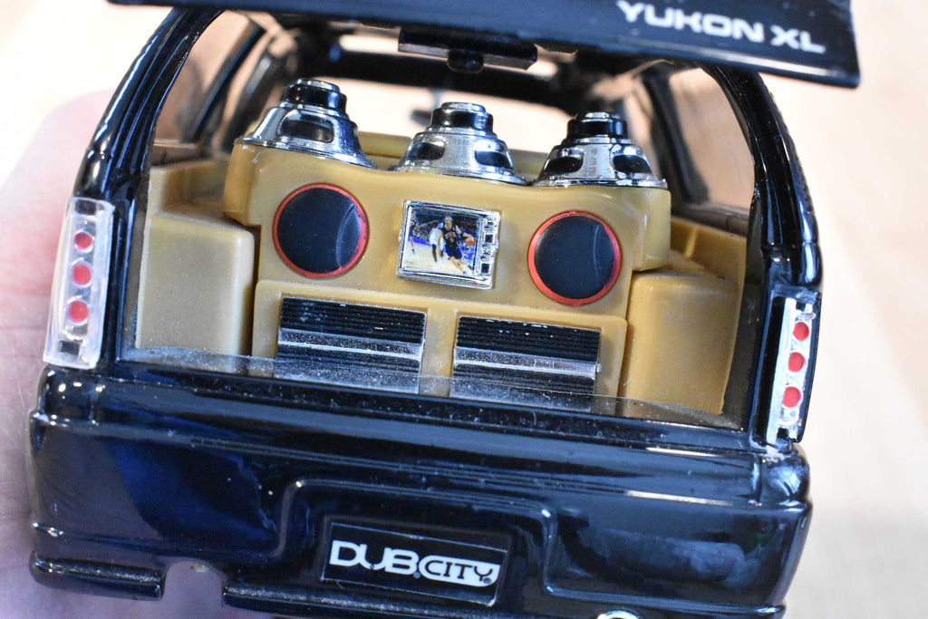 Amazon | 1/24 GMC ユーコン デナリ ブラック ミニカー JADATOYS