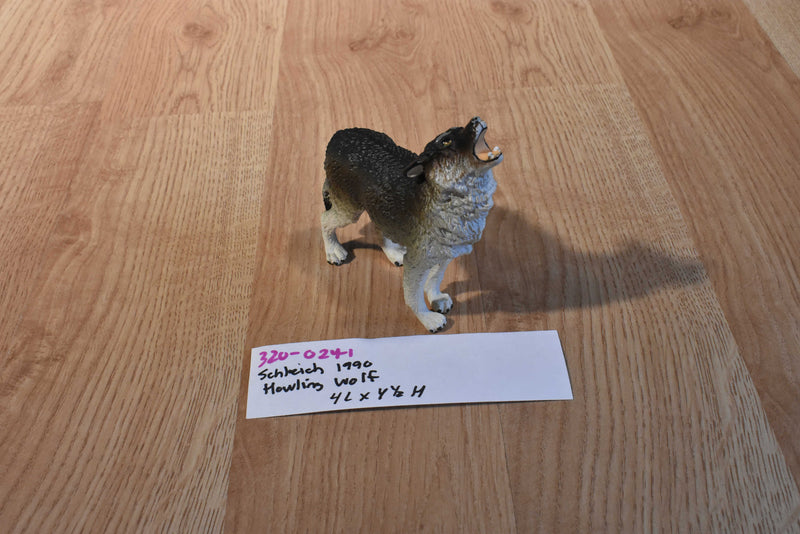 Schleich 1990 Howling Female Wolf