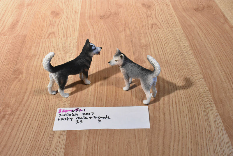 Schleich 2007 Male and Female Husky Dog