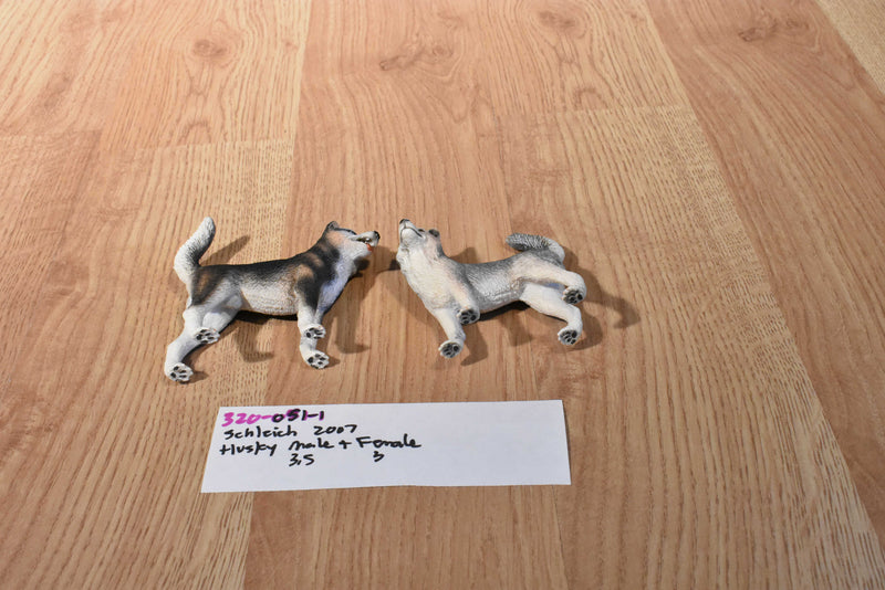 Schleich 2007 Male and Female Husky Dog