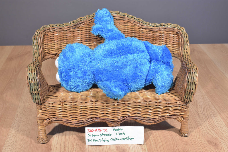 Hasbro Sesame Street Cookie Monster Squeeze A Song 2010 Plush