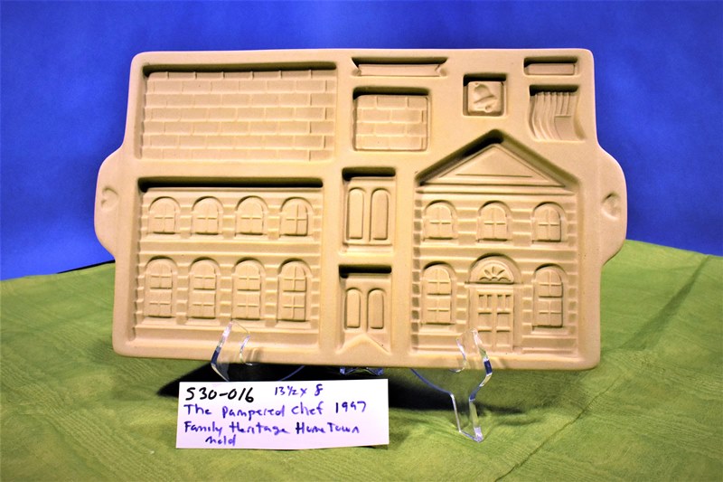 Pampered Chef 1997 Family Heritage Hometown Gingerbread Mold
