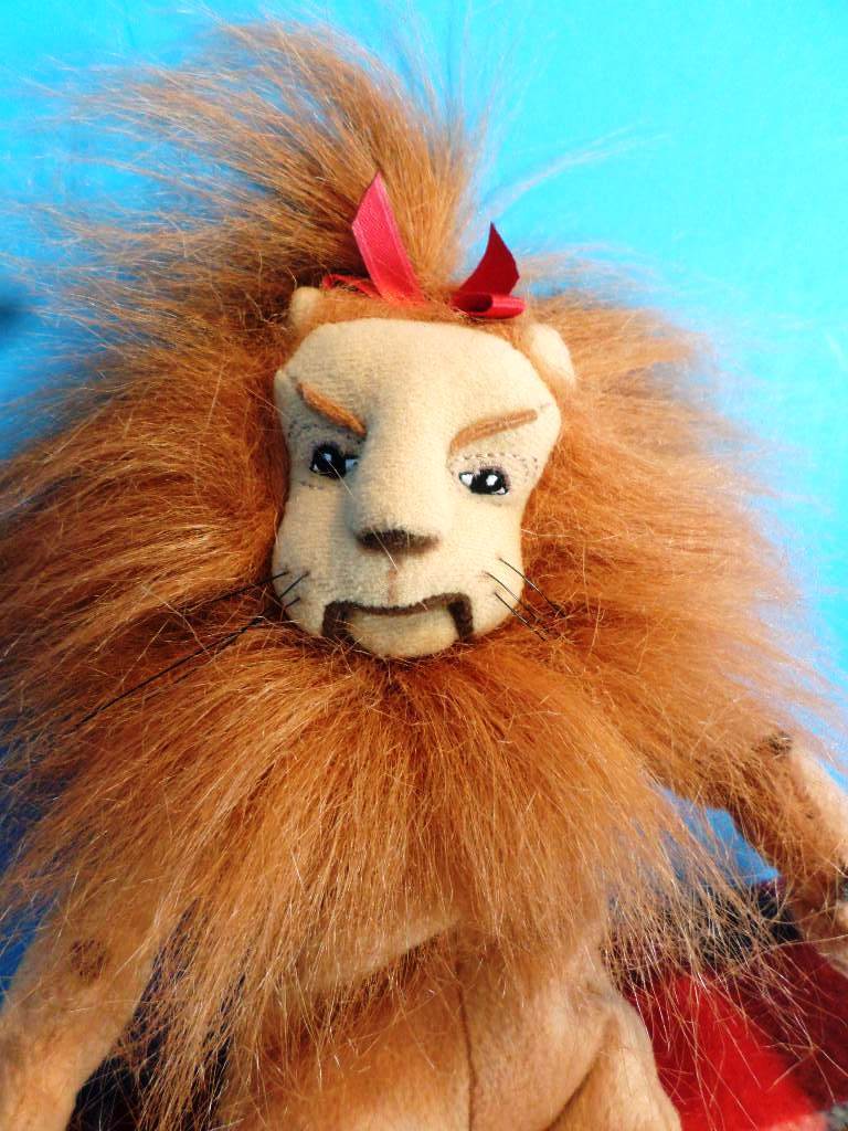 Warner Bros. Wizard of Oz Cowardly Lion 1998 Beanbag Plush