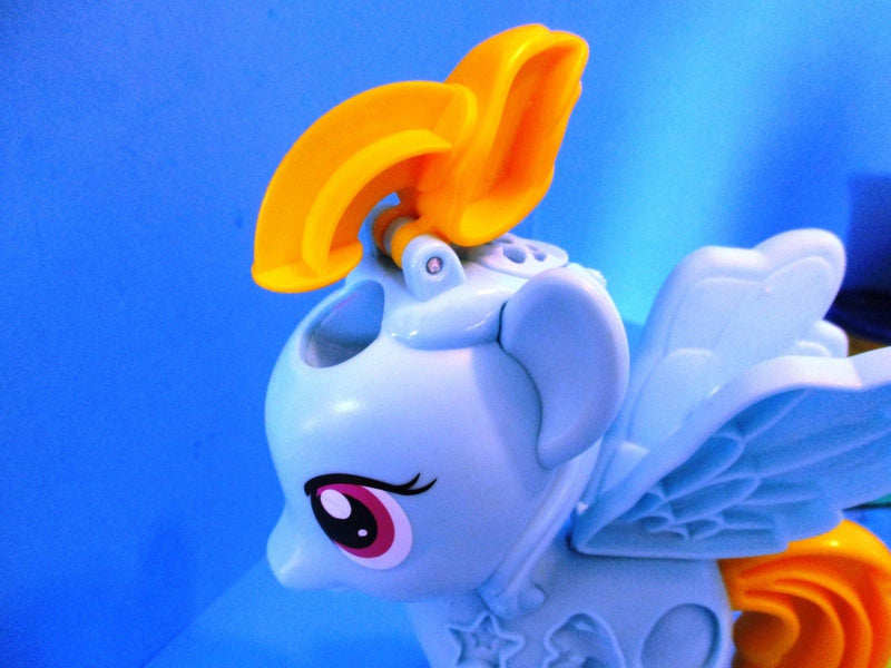 Hasbro Play-Doh Set and My Little Pony Rainbow Dash Style Salon 2014 Mold